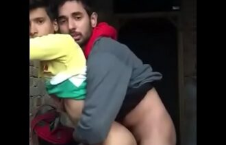 porno traindo novinho fodendo com seu amigo no video porno gay