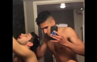 Sexo gay novinho novinho dando o rabo caiu no xvideos